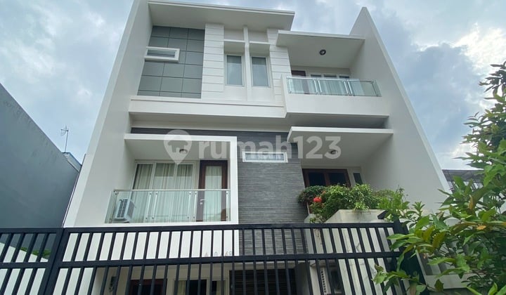 Rumah Permata Buana Modern Minimalis 3 Lantai Posisi Terbaik!