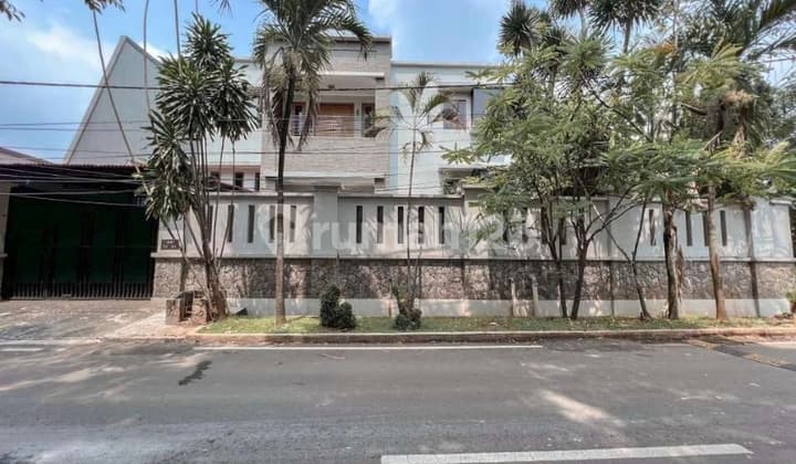 Garden House Meruya Ilir Corner 3 Floors Ready to Occupy