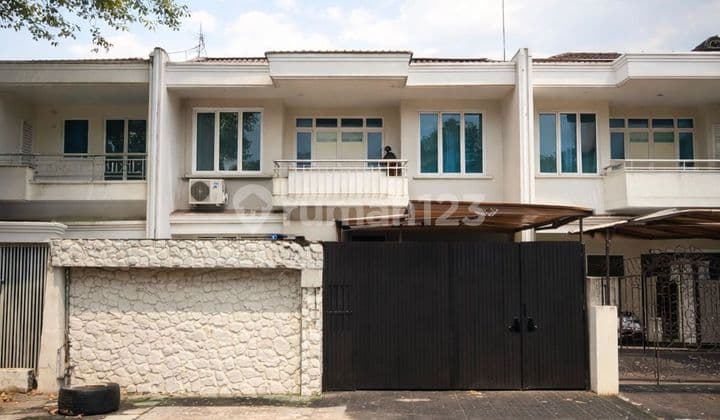 Rumah Intercon Kebon Jeruk Luas 200M2 Siap Pakai