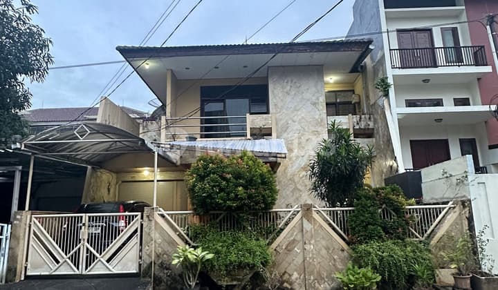 Puri Indah 2-Story House 195M2, Move-In Ready High Ceiling