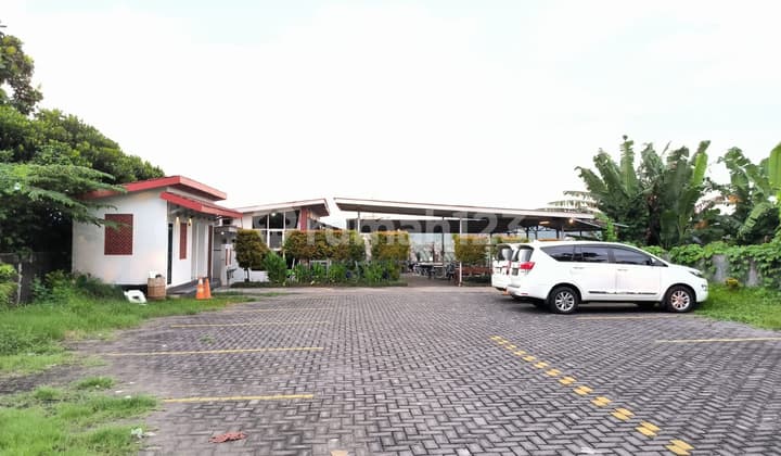 Cafe Dengan View Kota di Jalan Untung Suropati, Semarang Barat