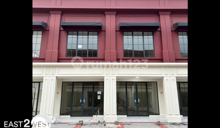 For Sale: Madison Grande Gading Serpong Shophouse, Busy & Strategic Location, Tenanted
