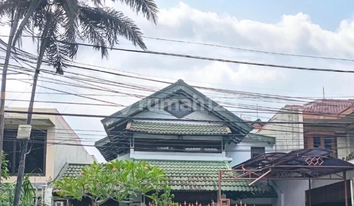 Dijual Rumah Strategis di Bintaro Sektor 3 - Hunian Nyaman di Lokasi Favorit
