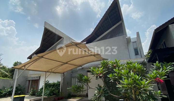 Dijual Town House Jl Veteran Deplu