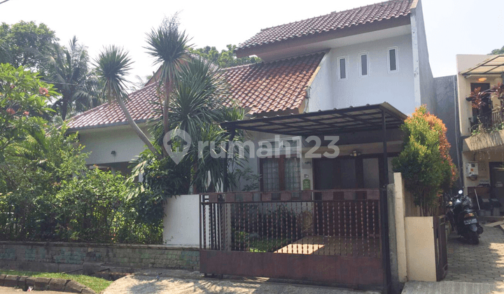 Dijual rumah 2 lantai siap huni di daerah Bintaro Jaya