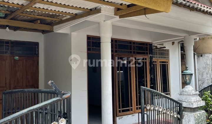 Dijual Rumah Dalam Komplek Griya Permata Hijau di Jl Yogja - Solo KM 10