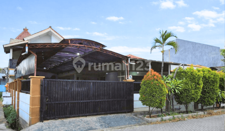 Dijual Rumah Hook Luas dan Nyaman Cocok untuk Hunian dan Ruang Usaha di Karang Tengah Tangerang