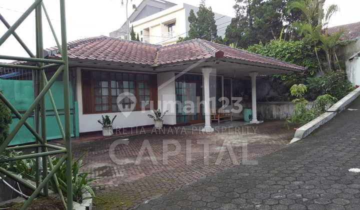 Rumah Terawat Ada Pavilium dengan Suasana Asri di Cipaku Bandung