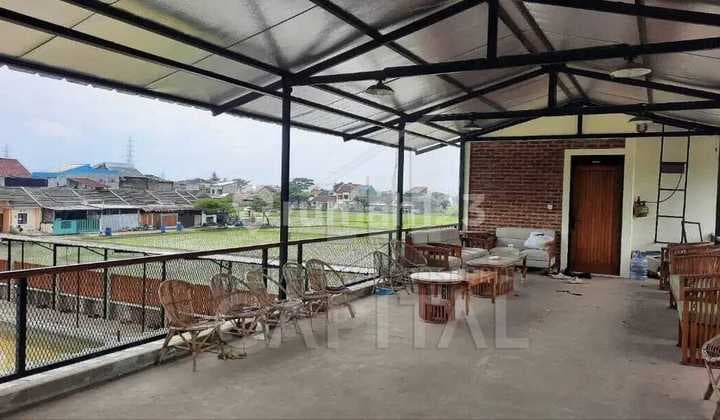 Spacious and Strategic Business Location in Taman Cileunyi Housing, Bandung