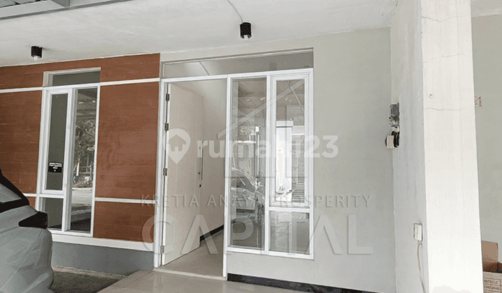 Rumah Siap Huni Nyaman Sudah Tertutup Kanopi di Taman Kopo Indah