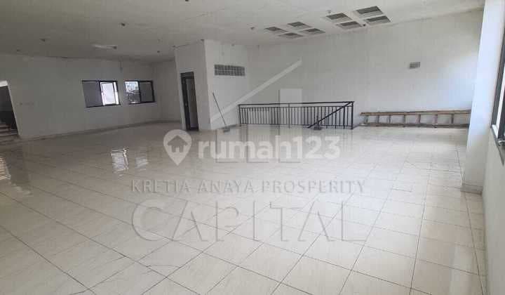 Ruang Usaha 2 Lantai Siap Pakai Lokasi Dekat Fasilitas Kesehatan di Jalan Kopo