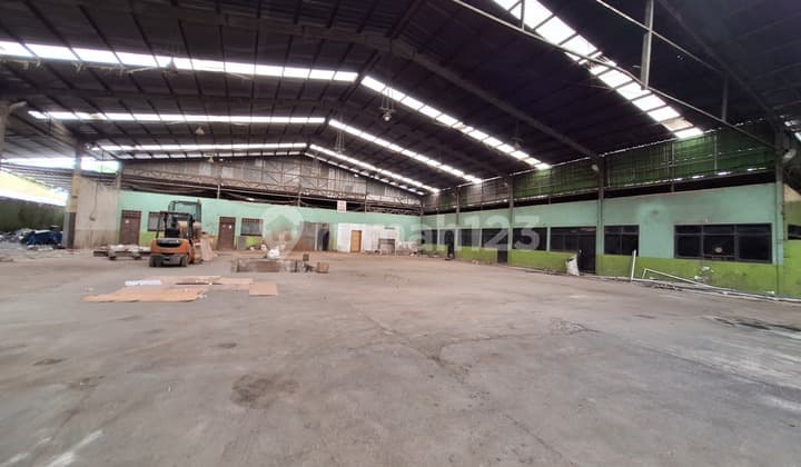 Gudang Luas di Pinggir Jalan Jatisampurna