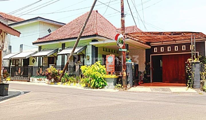 Dijual Rumah Area Belakang Sekolah Cor Jesu Jl Letjen Sutoyo, Mlg