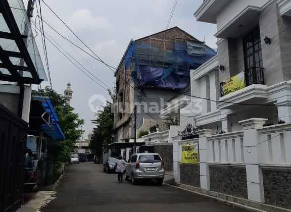 Di Jual Rumah Mewah Design Neoclasic 2 Lantai Siap Huni di Jalan Haji Nawi Jakarta Selatan