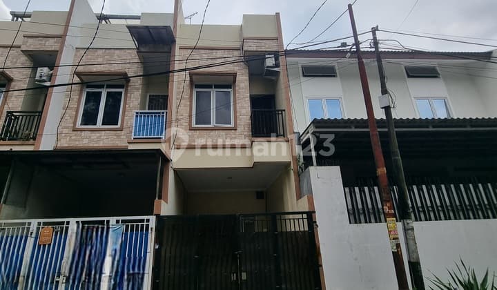 Affordable House in Tanjung Duren West Jakarta 3 Floors