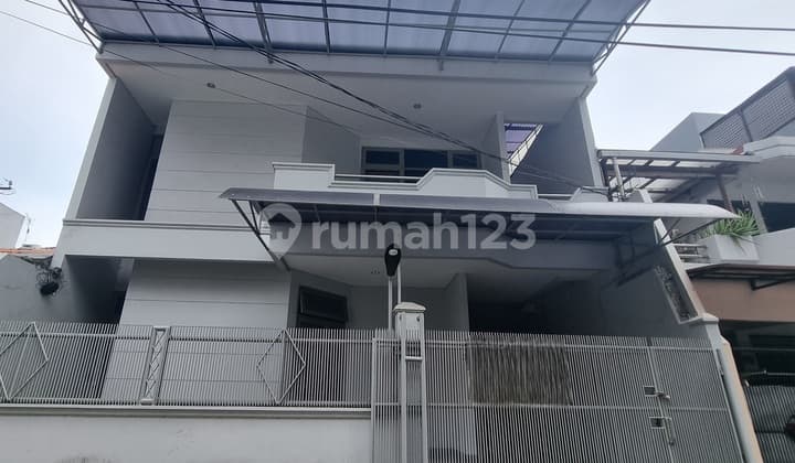 Rumah SHM di Gelong Baru Sudah di Renovasi