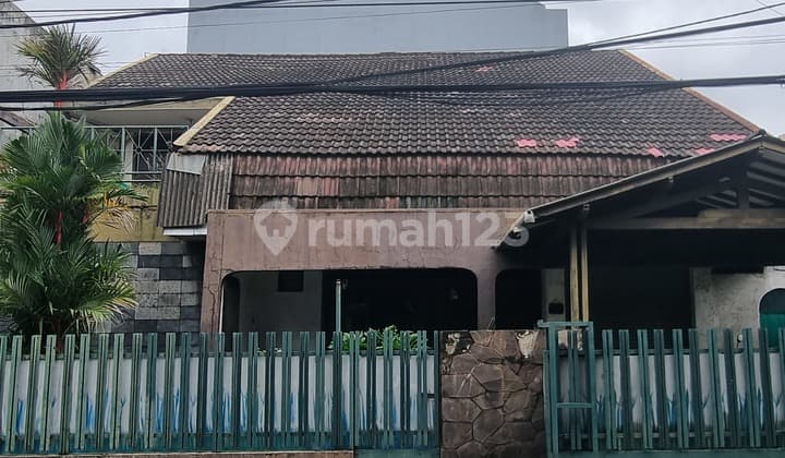 Rumah Hook di Jalan Utama Rawa Kepa Tomang