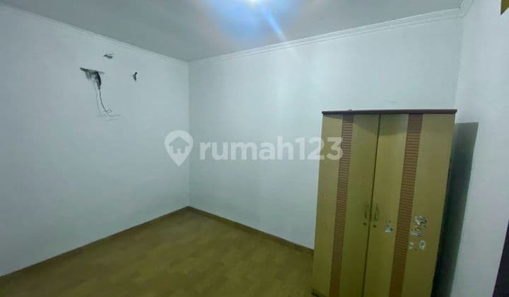 Rumah Jelambar 1,5 Lantai Bebas Banjir Hadap Selatan