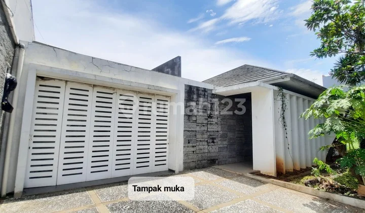 Dijual Cepat Rumah Luas di Jl. Mundu Rawamangun , Jakarta Timur