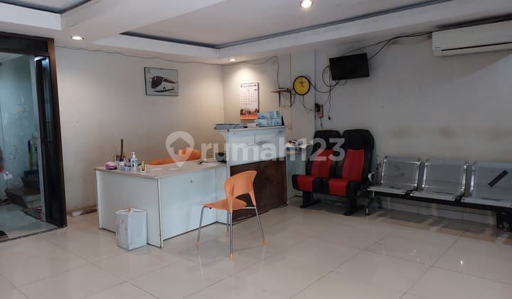 Dijual Cepat Ruko 3 lantai Pertokoan Pulomas, Jakarta , hadap jalan utama, parkiran super luas