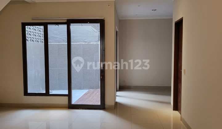 Dijual Cepat Rumah 2 Lantai Siap Huni di Rawamanguktan, Jakarta Timur