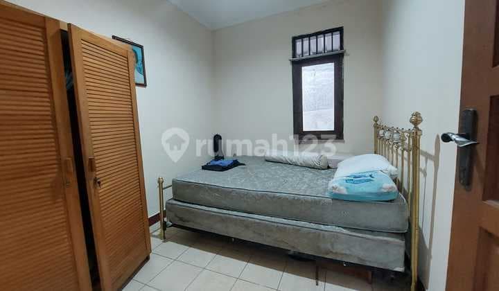 Dijual Cepat Rumah 2 Lantai Siap Huni, Lokasi Strategis di Jakarta Selatan