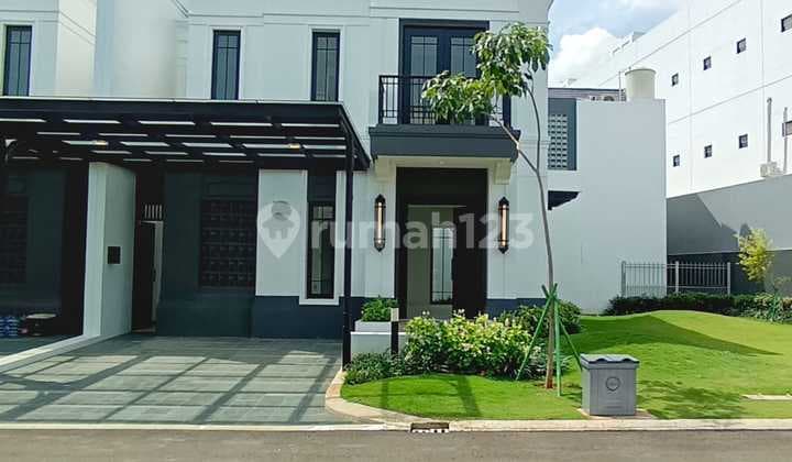 Dijual Cepat!! Dibawah Harga. Rumah Mewah Hook 2 Lantai di Summarecon Crown Gading, Bekas