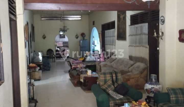 Dijual 1 Rumah Hoek Lokasi Istimewa , Strategis di Jakarta Timur