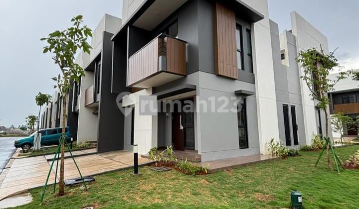 FOR SALE REGIA HOUSE, IN SUMMARECON CROWN GADING