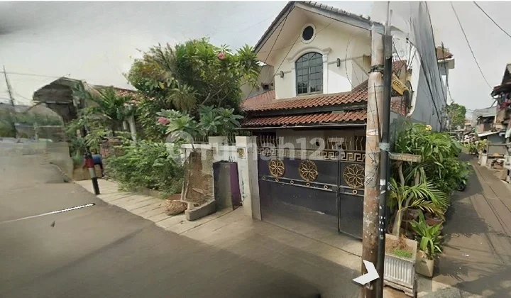 For Sale: Ready-to-Occupy 2-Story House in Senen, Central Jakarta, Quick Sale.