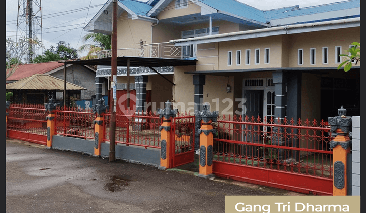 Rumah Dengan Taman Yang Luas di Jalan Adisucipto