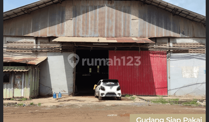 Gudang Siap Pakai di Jalan Wajok Hilir