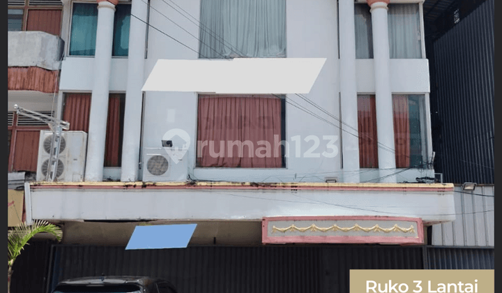 Ruko 3 Lantai Dengan Lokasi Strategis di Jalan Nusa Idnah Iii