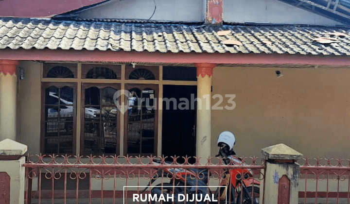 House With Large Land on Swakarya 2 Alley Pontianak