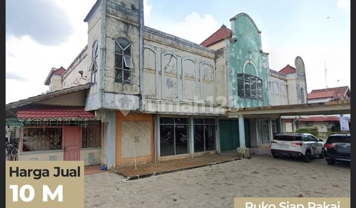 Rumah Dengan Pekarangan Luas Daerah Elit Jl. BLKI Pontianak