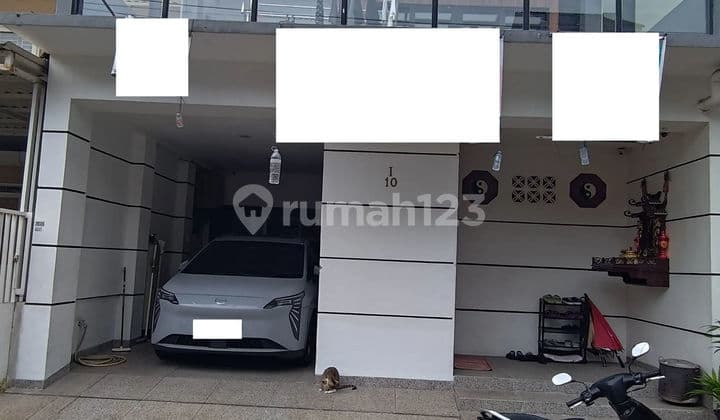 3-Story House 15 Minutes to Daan Mogot Mall with KPR Assistance J-43054