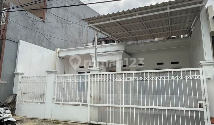 Rumah Strategis dekat Summarecon Mall Bekasi Dibantu KPR J-32660