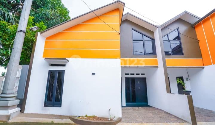 Rumah Strategis 10 Menit ke Gerbang Tol Kukusan 4 Siap Huni J31182