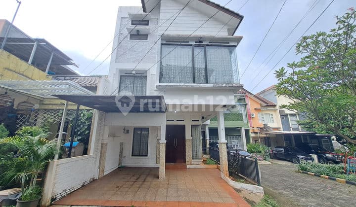 Rumah Hook 8 Menit ke Cinere Bellevue Mall LT 127 Hadap Timur J39713