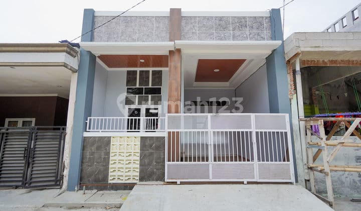 Rumah 10 Menit ke Plaza Taman Harapan Baru SHM Hadap Utara J-36837