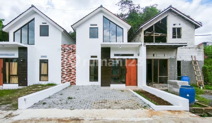 Rumah 2 Lantai SHM 16 Menit ke Cibinong City Mall Hadap Timur J39332