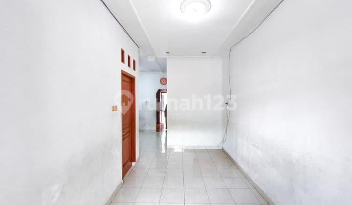 Rumah Luas LT 270 Akses Dekat Pintu Tol Kebon Jeruk 2 Siap Huni J40195