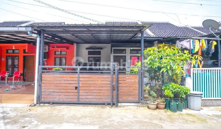 1 Story House Certificate of Ownership 17 Minutes to Depok Baru Station Flood Free J35917