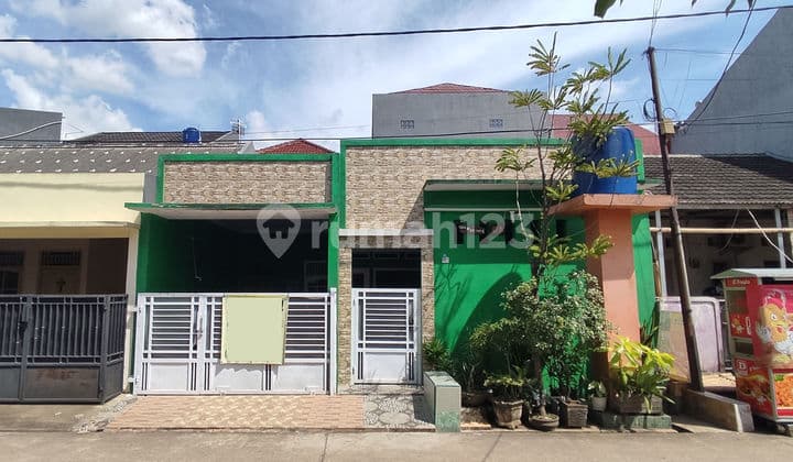 Rumah SHM Strategis Dekat Scentia Square Park 2 KT Siap Huni J3406