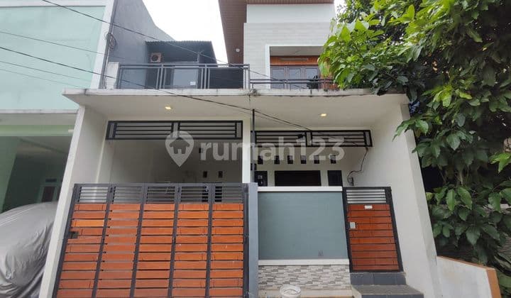 Rumah Terawat SHM 10 Menit ke Gerbang Tol Bogor 2 Hadap Utara J39175