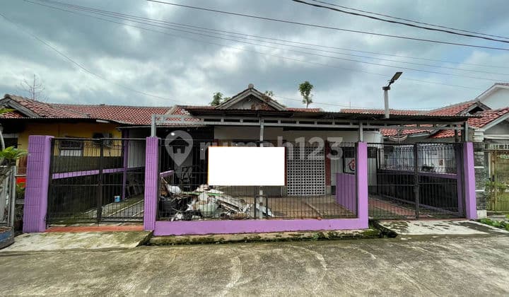 Large Carport House, 15 Minutes to Rsia Citra Insani, 1-Story, Flood-Free J49428