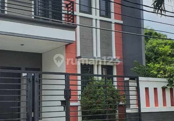 Dijual Rumah 2 Lantai Sektor 8 Gading Serpong