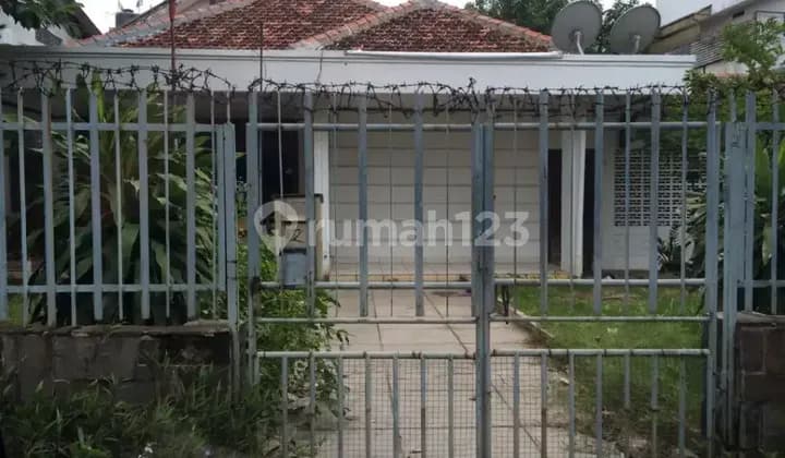 Quick Sale Old House on Rajawali Street, Gunung Sahari, Central Jakarta