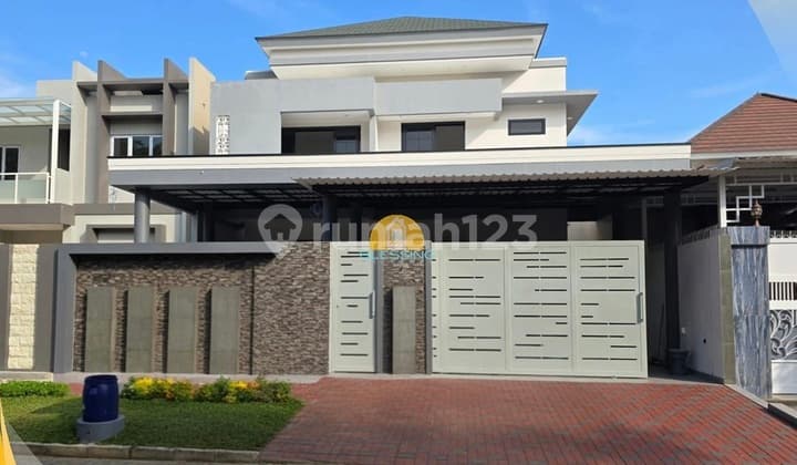 Luxury House Graha Padma Boulevard West Semarang