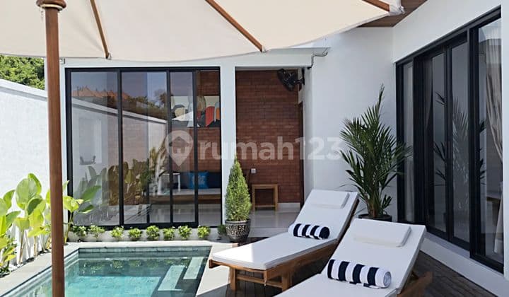 Villa Baru 2 Kamar Tidur Luas 120 M Furnished Dekat Gwk di Ungasan